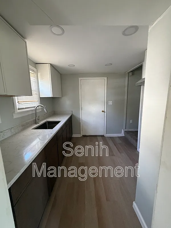 2 bed, 1.5 bath, 1000 sqft, $1,595 — Photo 2