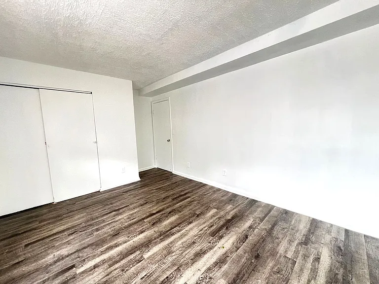 St George Apartments — Photo 65