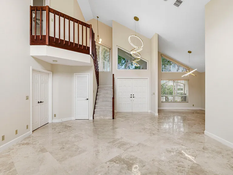 4720 NW 28th Ave — Photo 7