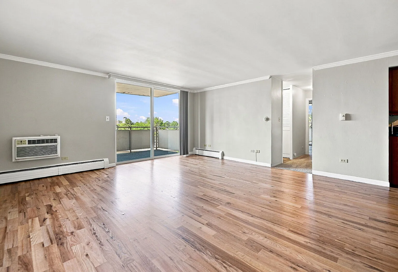 2 bed, 1.5 bath, 902 sqft, $1,671 — Photo 3