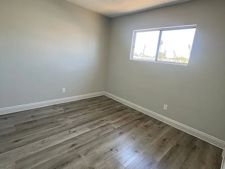 7830 S Western Ave — Photo 6