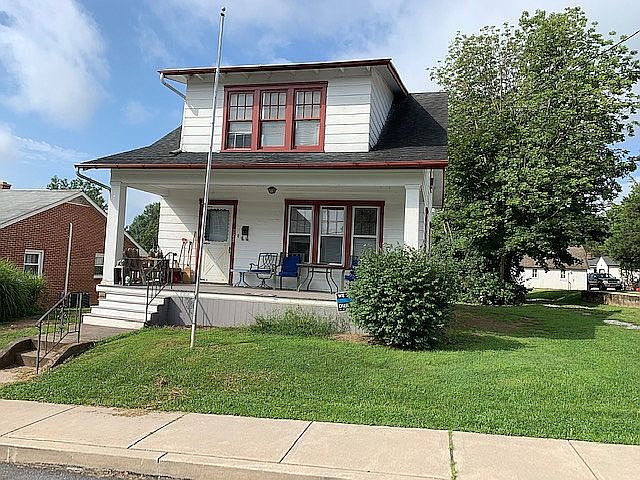 1st image of 228 N Poplar St
