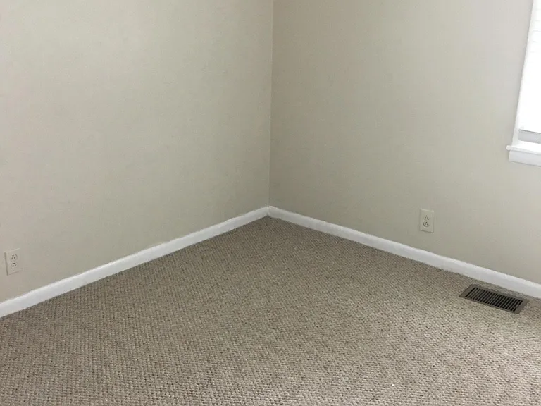 1910 Laurinda Dr — Photo 12