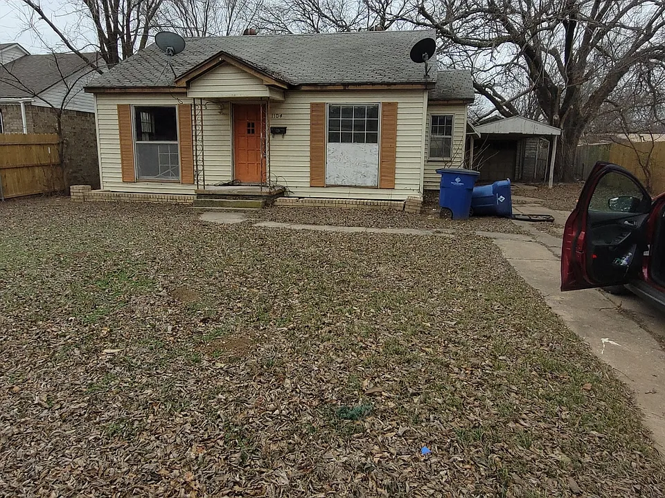 1104 W Washington Ave