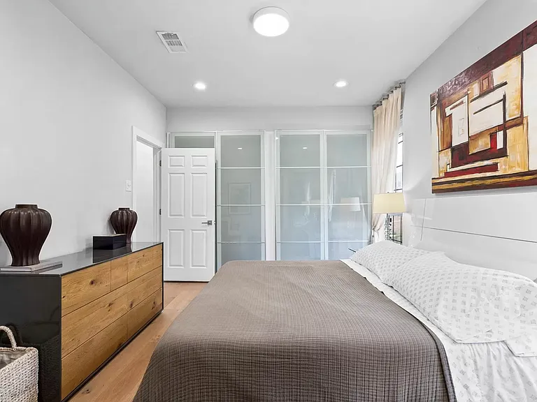 4307 Gilbert Ave #306 — Photo 27