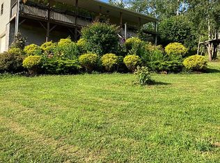 112 Old Tyson St, Mount Hope, WV 25880