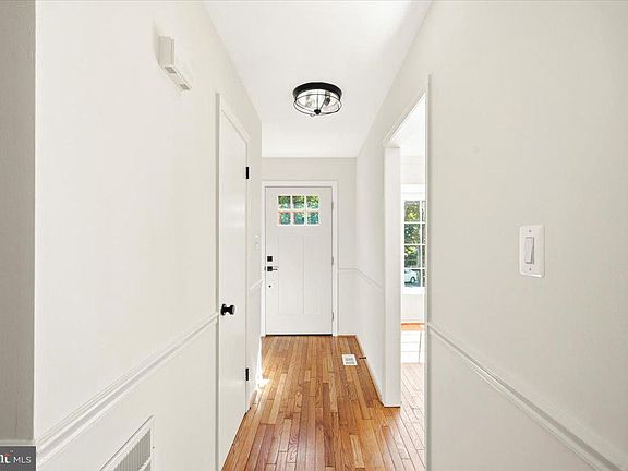 3rd image of 7928 Gambrill Ct