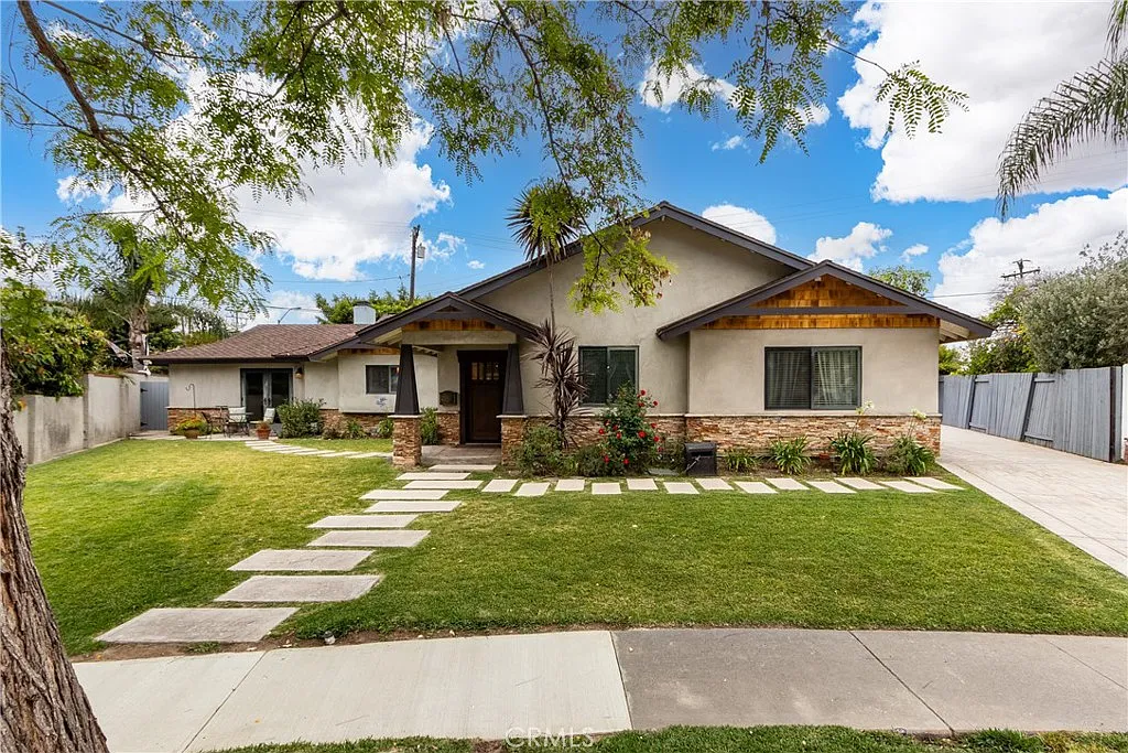 4 bed, 3235 sqft, $8,900 — Photo 1