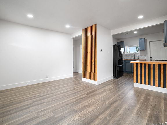 5th image of 2354 Burnet