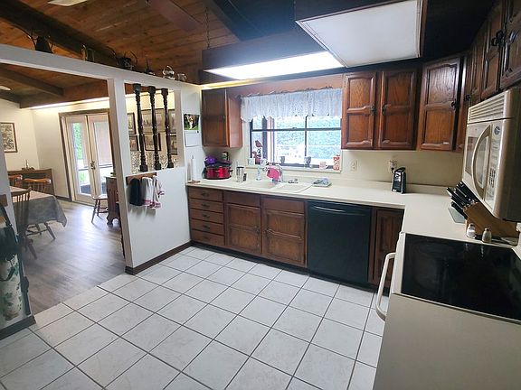 4th image of 1616 Wellington Dr