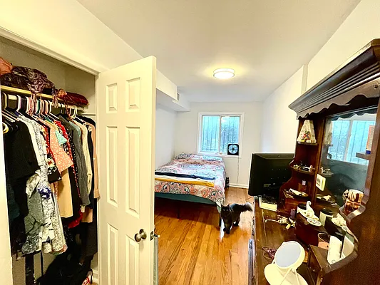 Rented by Pear NYC LLC | media 40