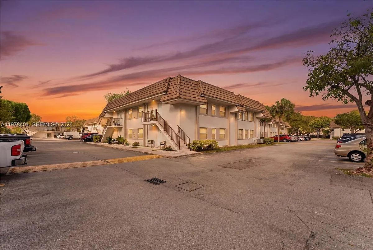 Building Photo - 6921 SW 129th Ave #5