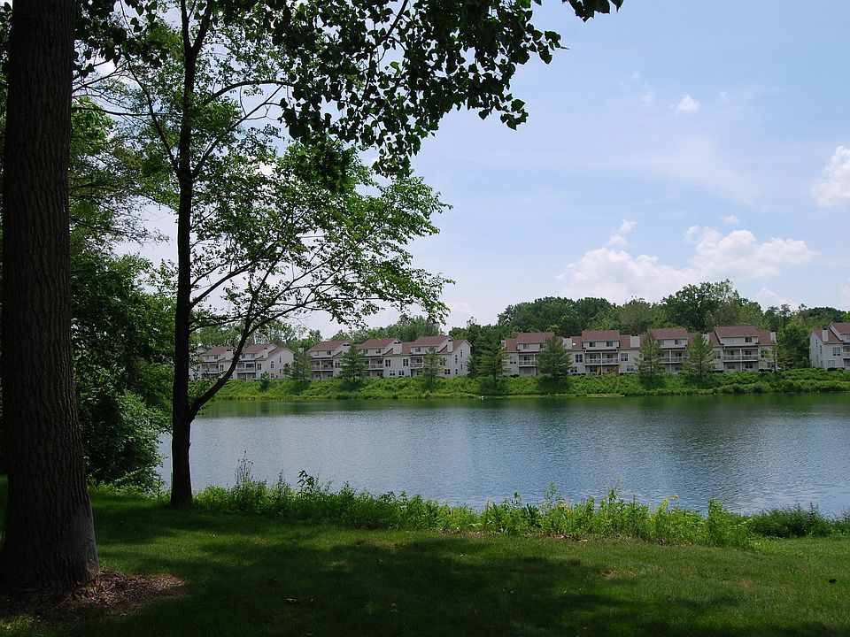 2nd image of 1107 Island Woods Dr