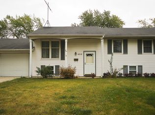 423 Indianwood Dr, Carol Stream, IL 60188