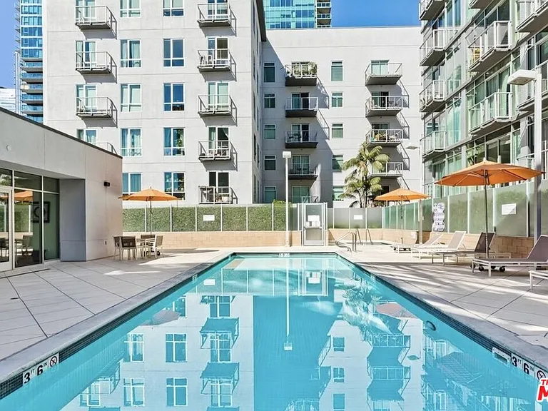 645 W 9th St #500 — Photo 28