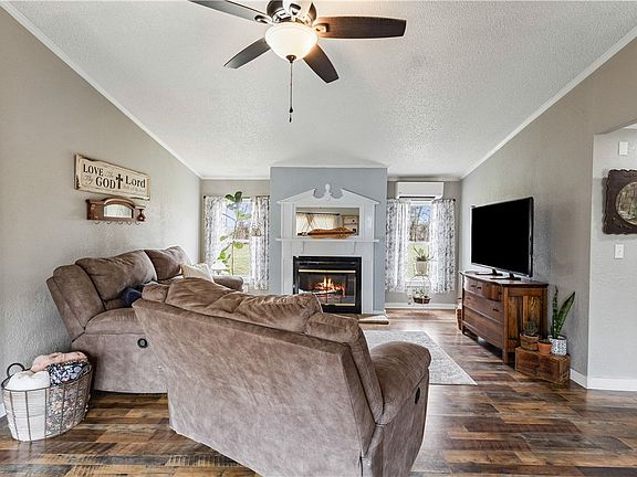 4th image of 16062 Farm Road 1115