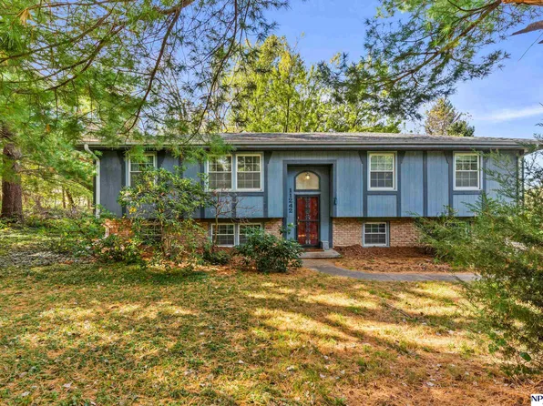 11242 Kentucky Rd, Papillion, NE 68133