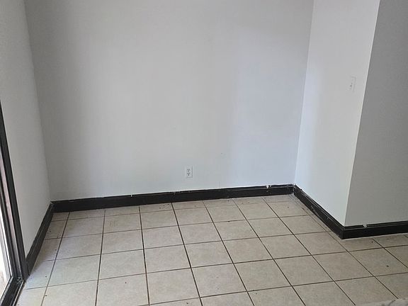 4th image of 323 E Blackstock Rd APT 8
