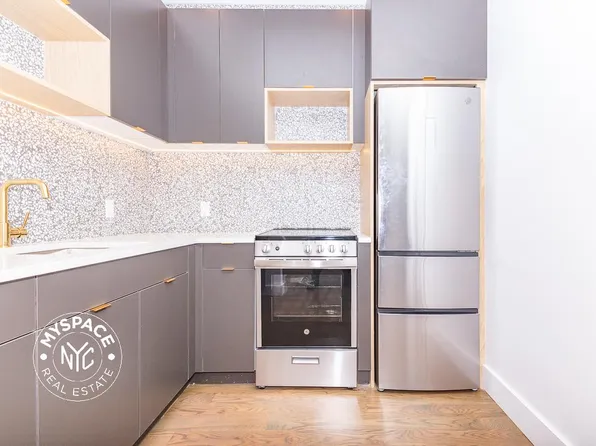 484 Gates Avenue image 1 of 5