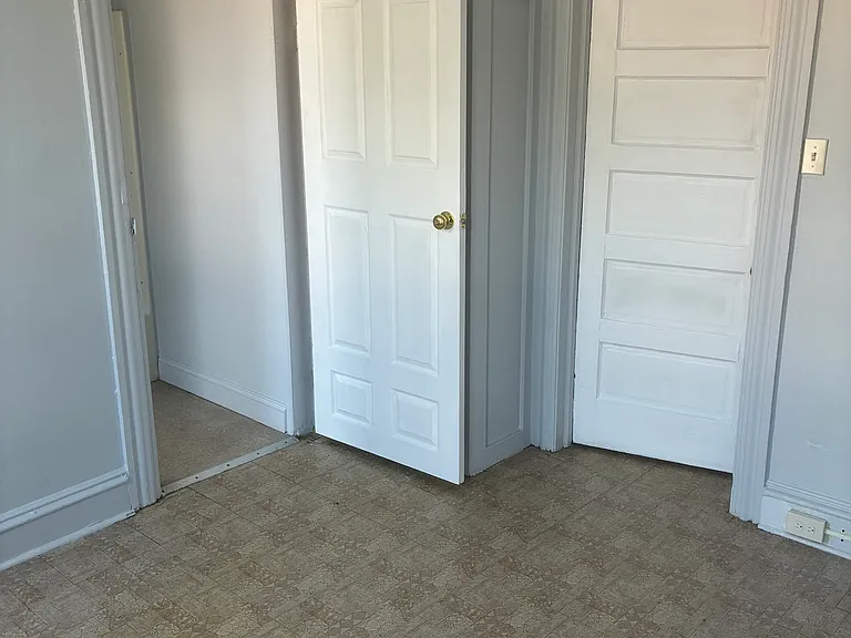 334 S Queen St #3 — Photo 1