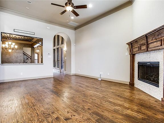 5th image of 2121 S Hill Dr