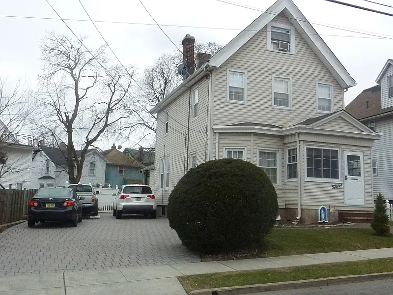 12 Maple St photo 1