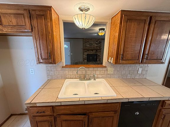 4th image of 6826 Rochelle Ln