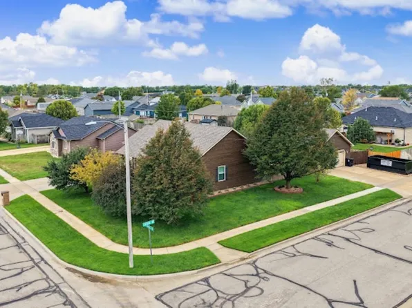 2402 Pinnacle Dr, Salina, KS 67401