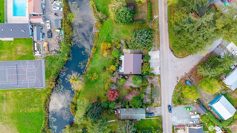 4th image of 371 Lakeside Drive