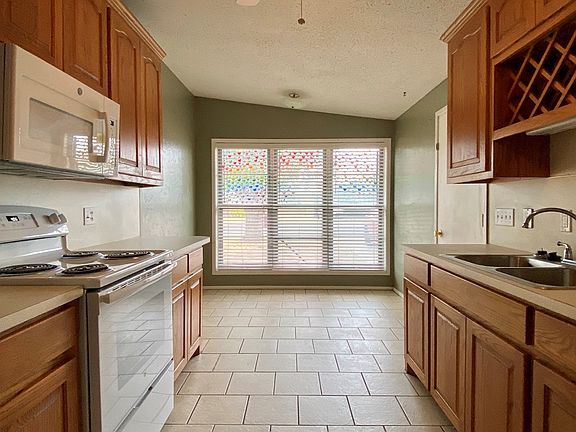 4th image of 2814 Mariana Ave