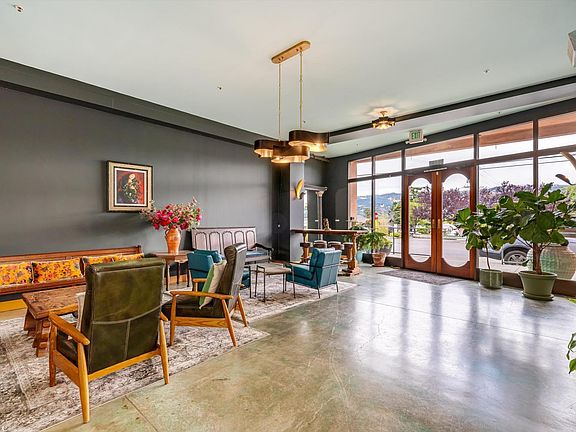 4th image of 21015 Geyserville Avenue
