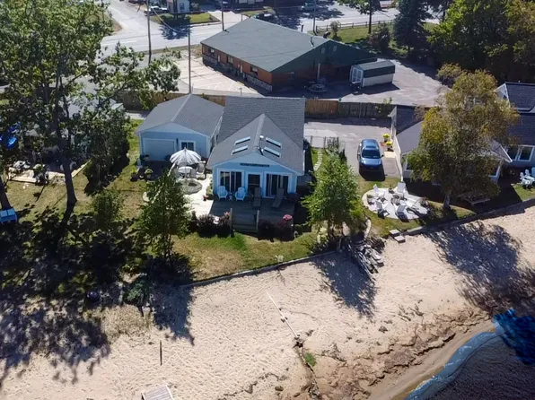 386 W Houghton Lake Dr, Prudenville, MI 48651