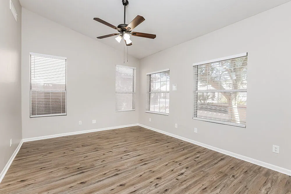 3 bed, 2.0 bath, 1888 sqft, $2,420 — Photo 4