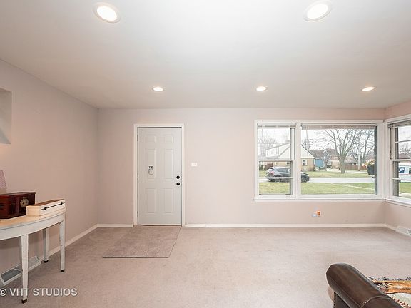 2nd image of 9412 Schiller Blvd