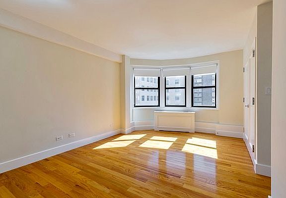 4th image of 242 E 33rd St #4F