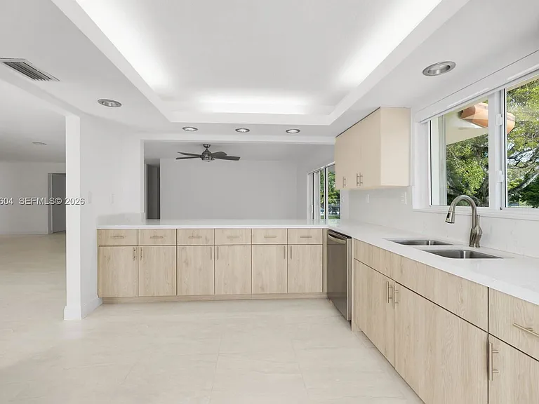 2045 SW 125th Ct — Photo 5