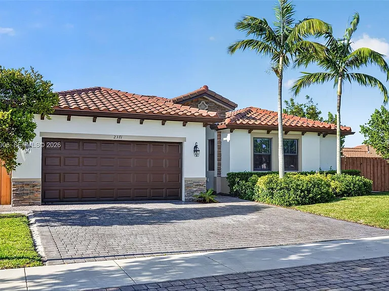 2371 SE 1st Ct — Photo 4