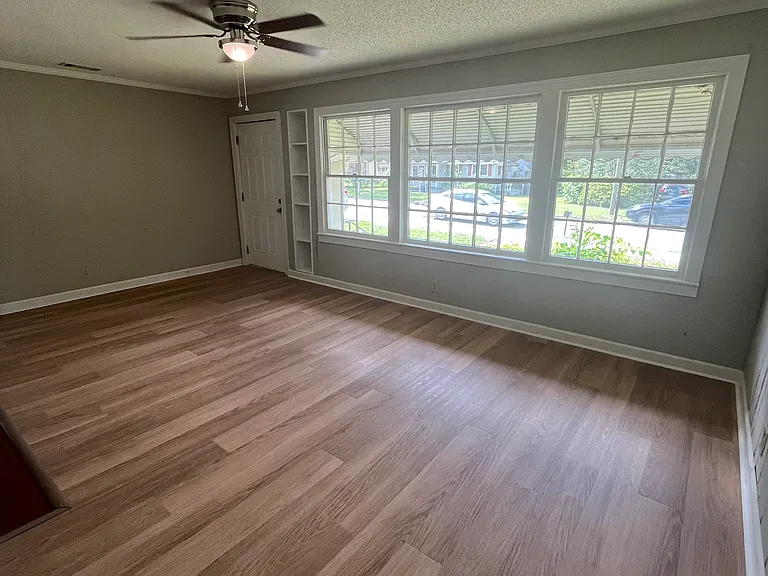 333 E Main St — Photo 45