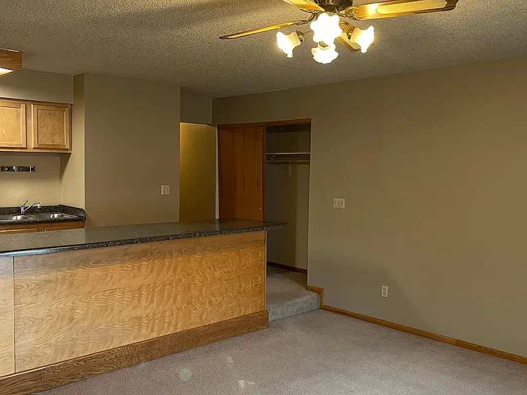 340 E Burlington St #2 — Photo 8