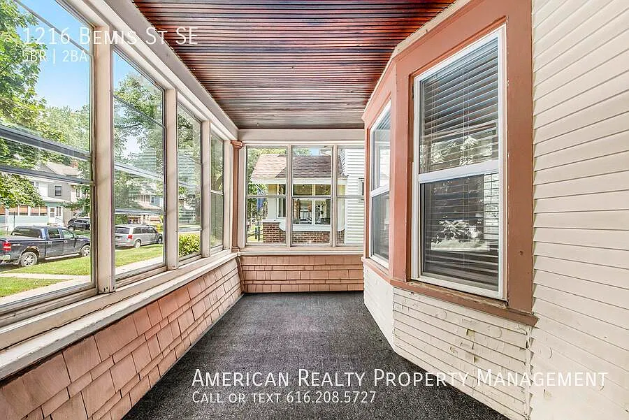 5 bed, 1618 sqft, $3,050 — Photo 2