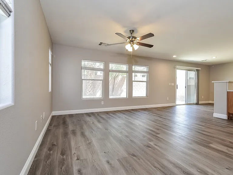 124 Icy River Ave — Photo 5
