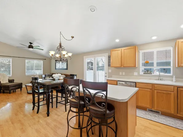 8462 S Farm Oak Ct, West Jordan, UT 84081