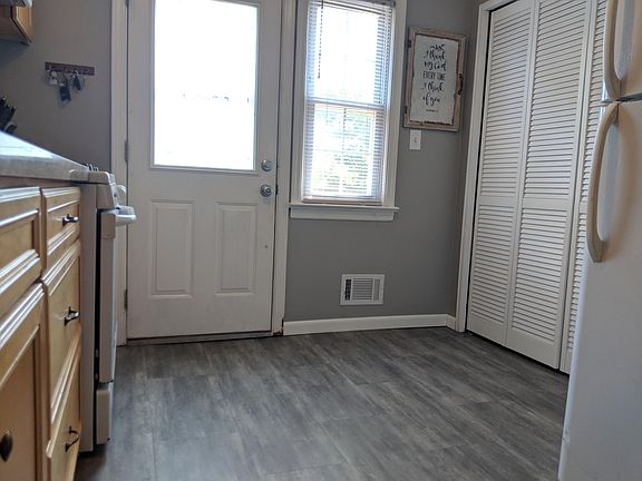 5th image of 4 Stanford Dr APT 2B