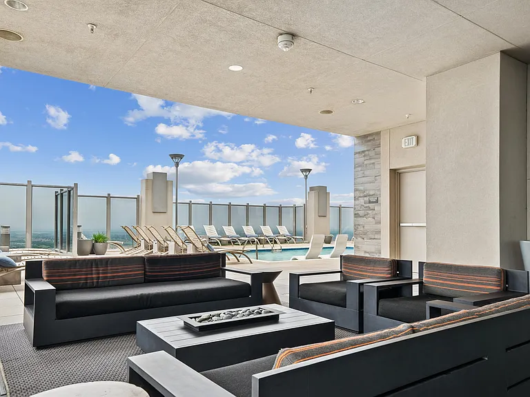 SkyHouse Frisco Station — Photo 19
