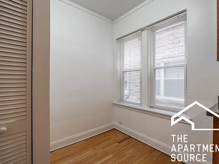 7350 N Damen Ave #G — Photo 4
