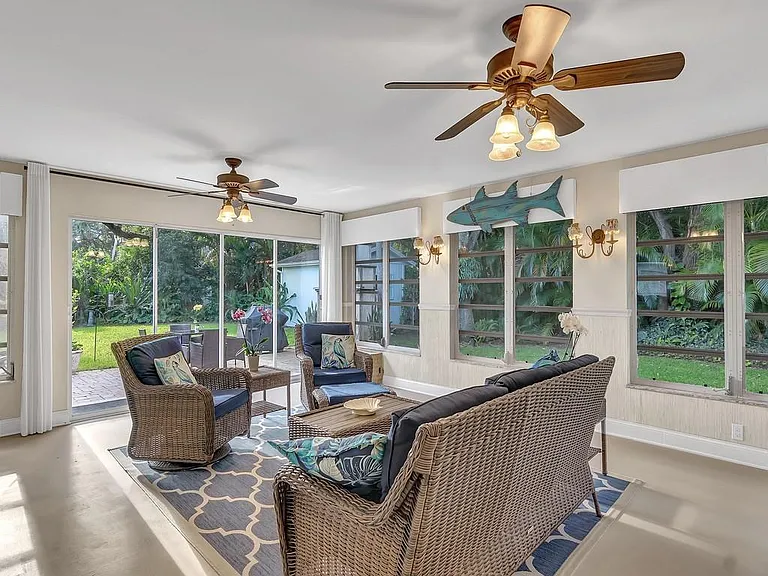 594 Bougainvillea Ln — Photo 22