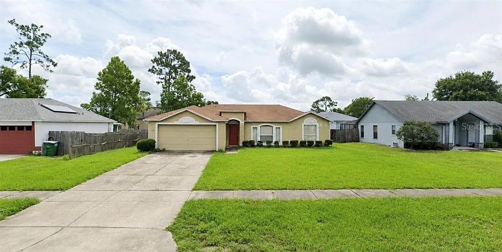 3 bed, 2.0 bath, 1332 sqft, $1,899 — Photo 1