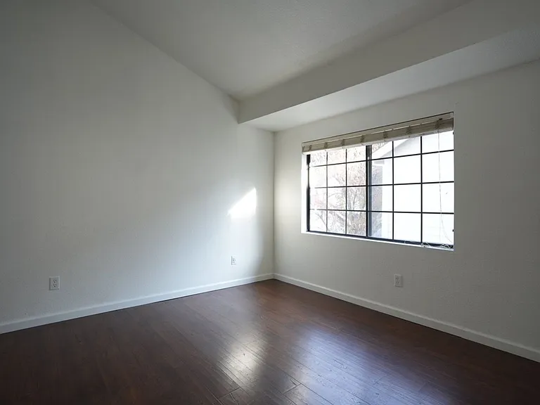 31 Golden Gate Cir — Photo 17