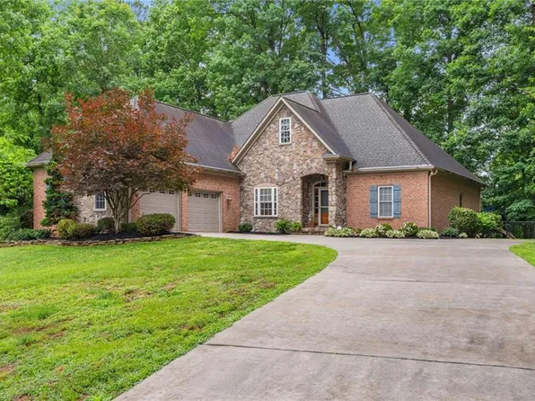 111 Garden Valley Dr, Winston Salem, NC 27107