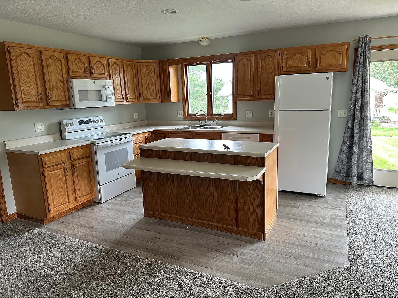 2 bed, 1.5 bath, 1000 sqft, $1,200 — Photo 4